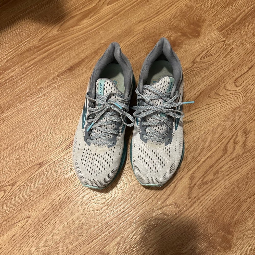 Women’s brooks running shoes